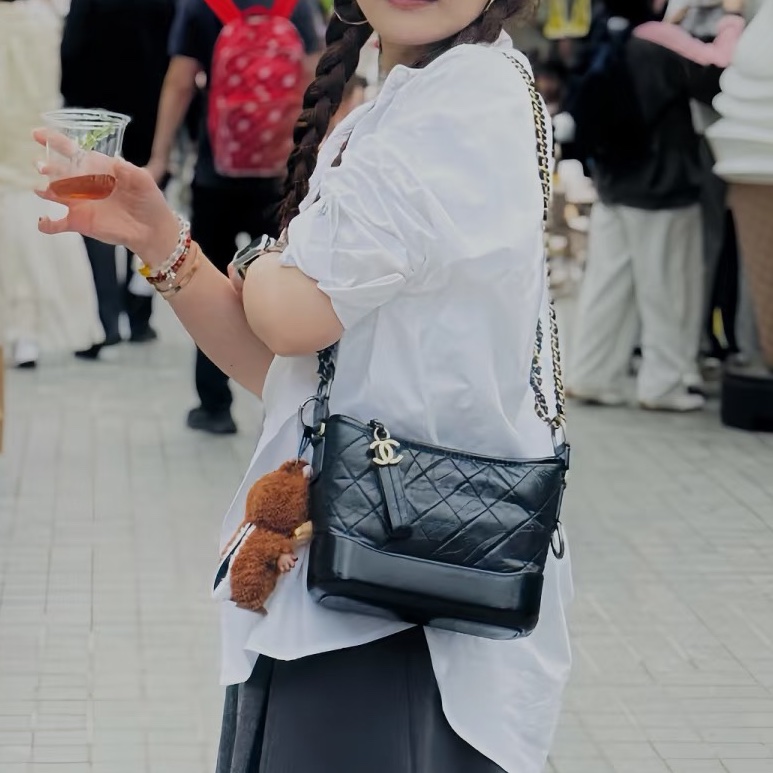 率性經典款😎黃金尺寸99新🆕Chanel黑金中號流浪包單肩斜挎包-5