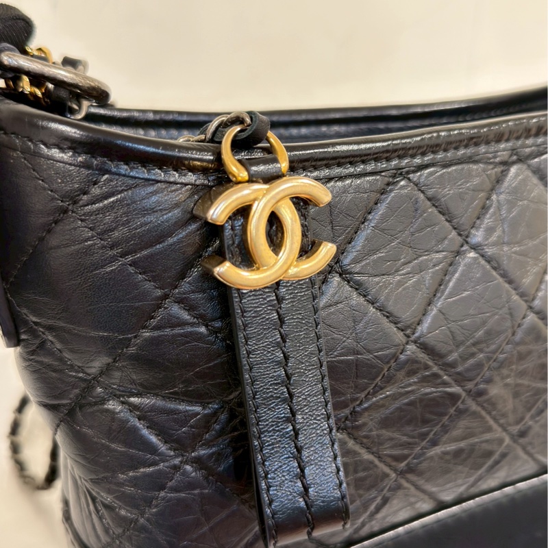 率性經典款😎黃金尺寸99新🆕Chanel黑金中號流浪包單肩斜挎包-12