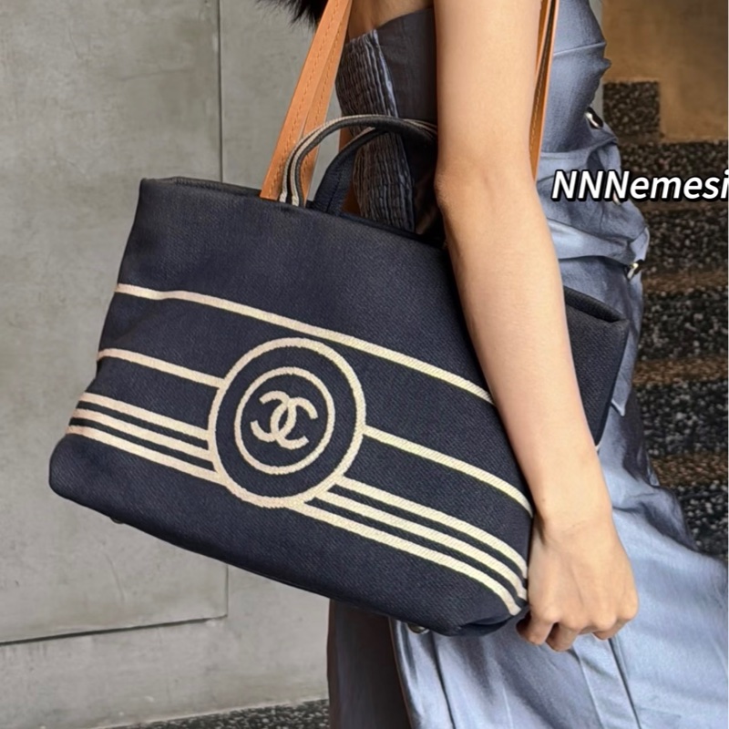 百看不厭👀極美稀有款😍Chanel 帆布藍白條紋沙灘托特包肩背手提包-1