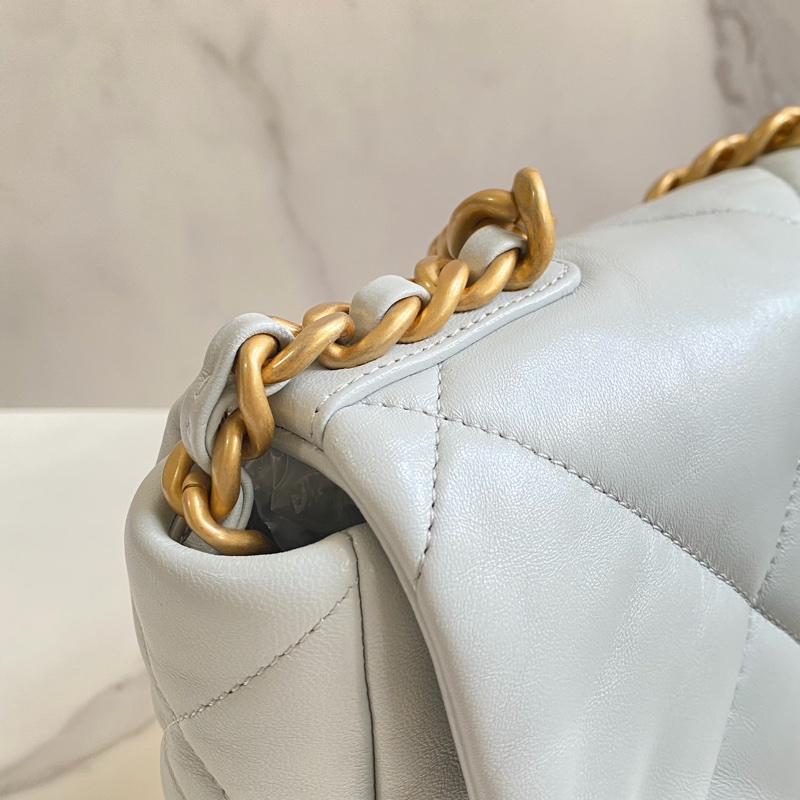 🎆迎新年只要$99,999 Chanel 19bag 小號26cm 迷霧淡藍 金扣 晶片款-11