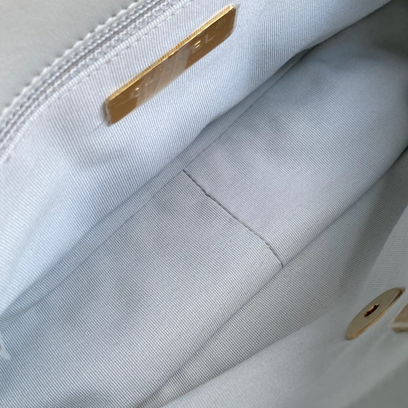 🎆迎新年只要$99,999 Chanel 19bag 小號26cm 迷霧淡藍 金扣 晶片款-26