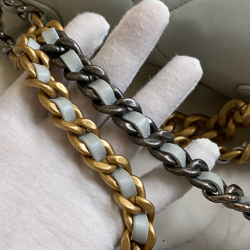 🎆迎新年只要$99,999 Chanel 19bag 小號26cm 迷霧淡藍 金扣 晶片款-36