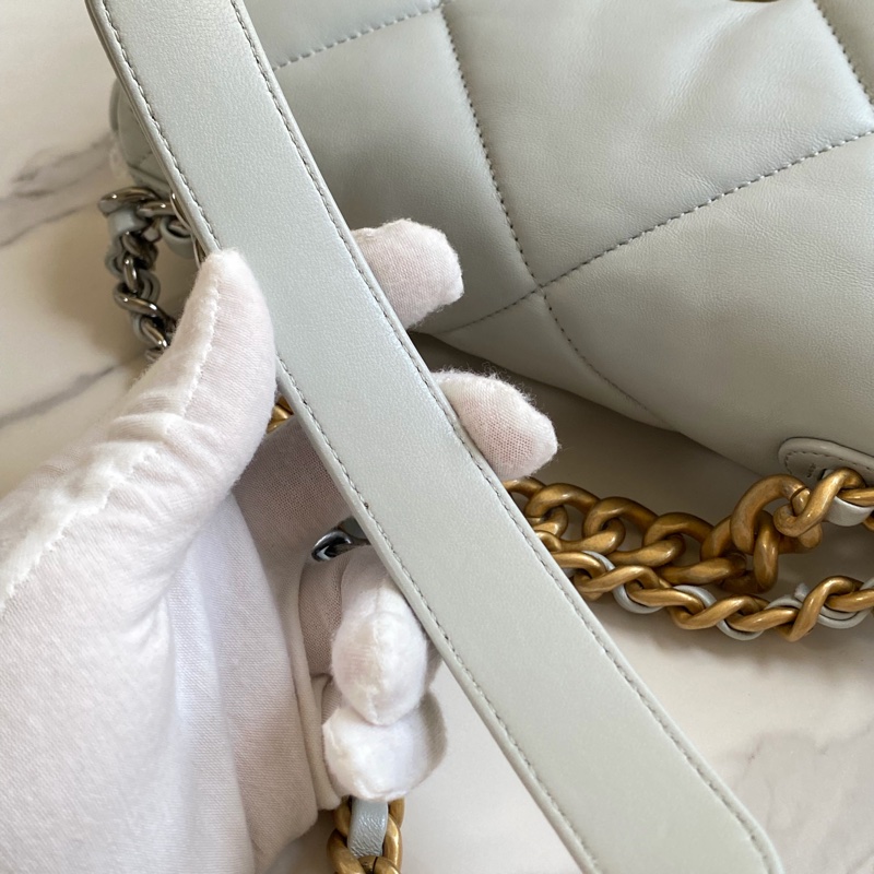 🎆迎新年只要$99,999 Chanel 19bag 小號26cm 迷霧淡藍 金扣 晶片款-37