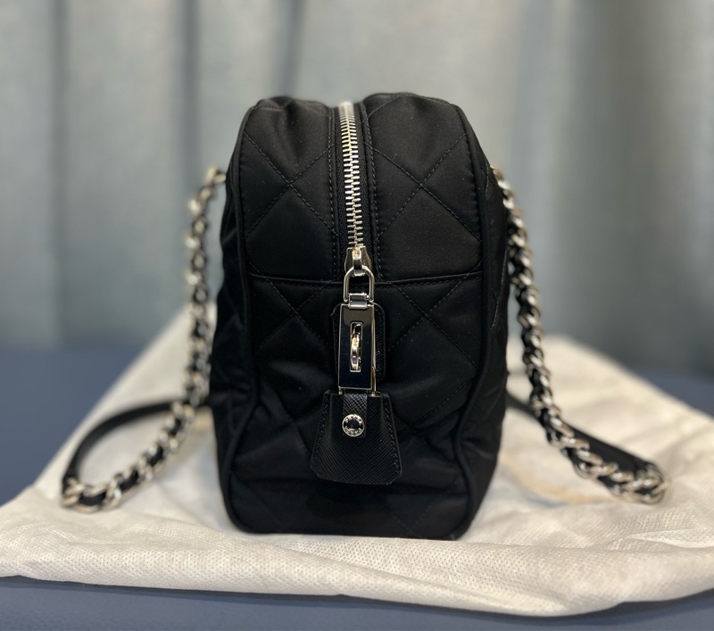 [特價] PRADA 普拉達 全新尼龍黑菱格紋肩背包 1BB903-7