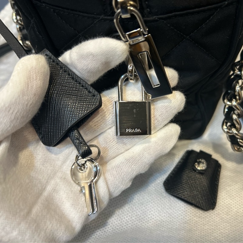 [特價] PRADA 普拉達 全新尼龍黑菱格紋肩背包 1BB903-13