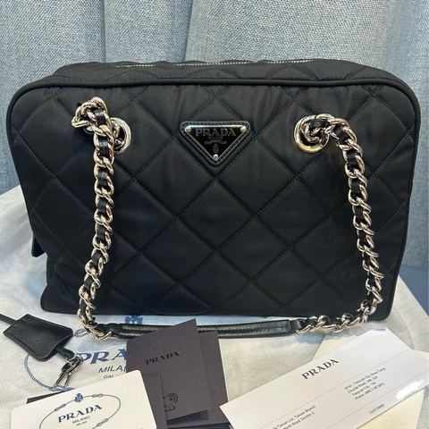 [特價] PRADA 普拉達 全新尼龍黑菱格紋肩背包 1BB903