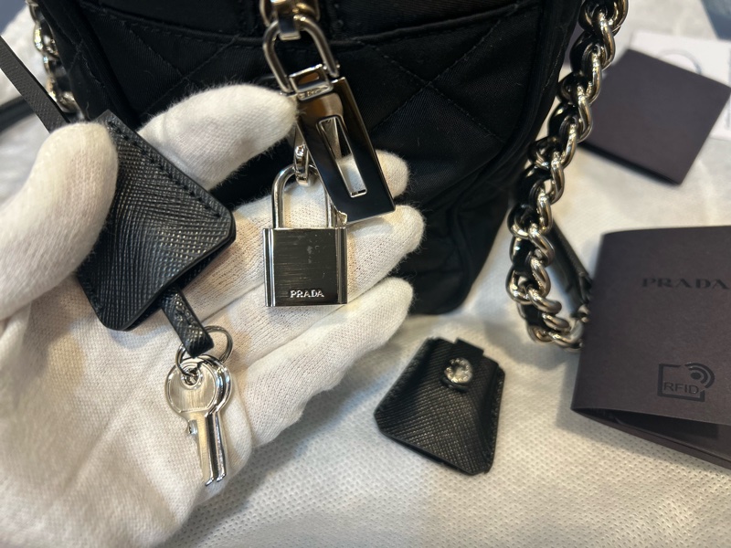 [特價] PRADA 普拉達 全新尼龍黑菱格紋肩背包 1BB903-3