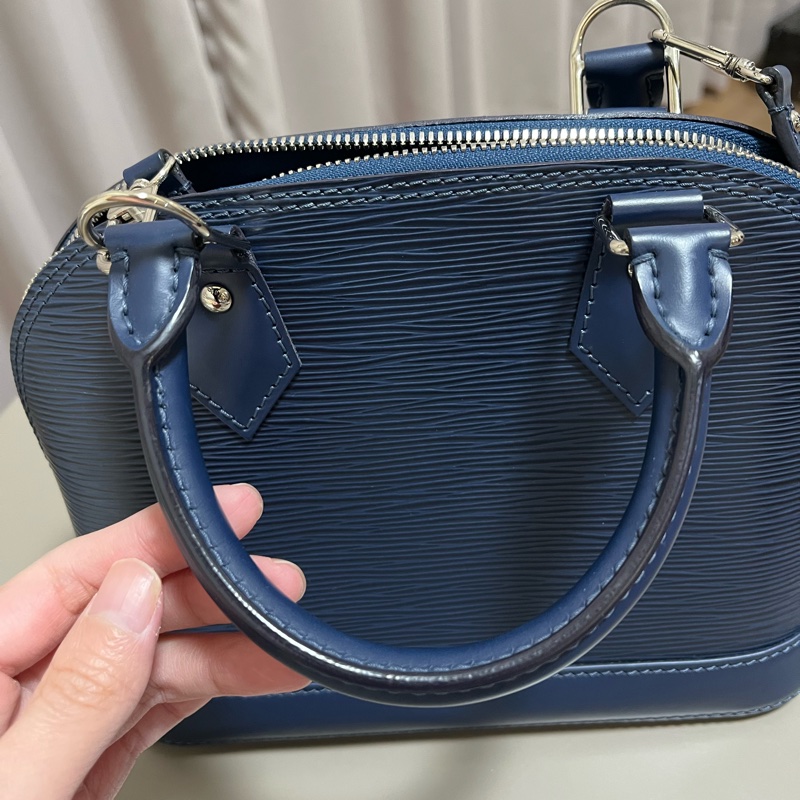 LV Alma BB 貝殼包 Epi牛皮 銀釦 深藍色-3