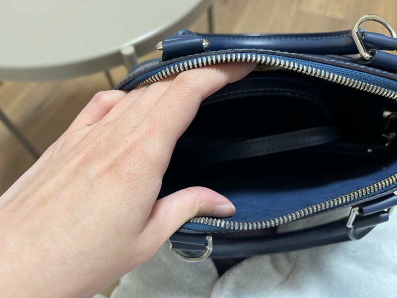 LV Alma BB 貝殼包 Epi牛皮 銀釦 深藍色-5