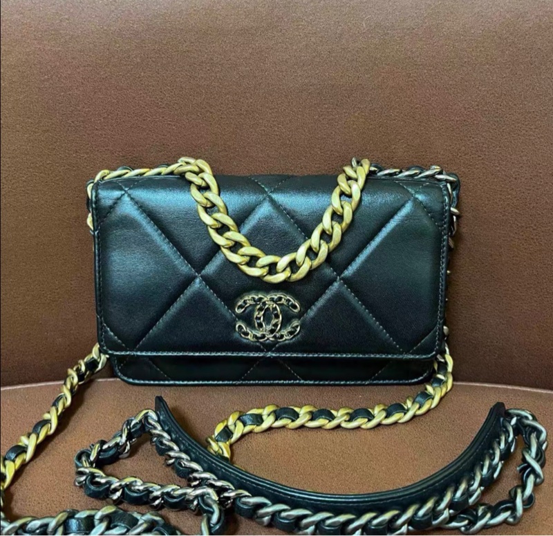【94%新✨ 全部最抵】 Chanel 19bag woc 黑色牛皮金扣 芯片款-0