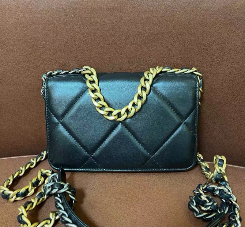 【94%新✨ 全部最抵】 Chanel 19bag woc 黑色牛皮金扣 芯片款-1