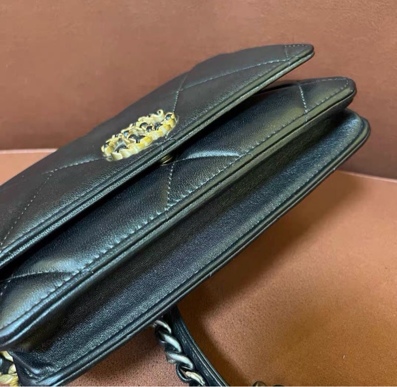 【94%新✨ 全部最抵】 Chanel 19bag woc 黑色牛皮金扣 芯片款-3