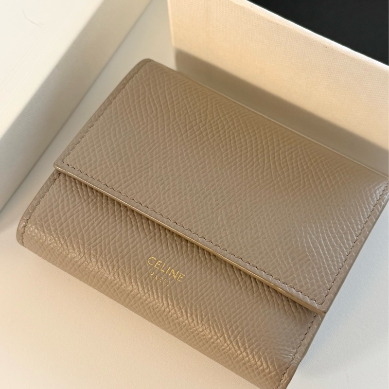 ✔️ Celine 粒面牛皮三折短夾（鵝卵石色）-1