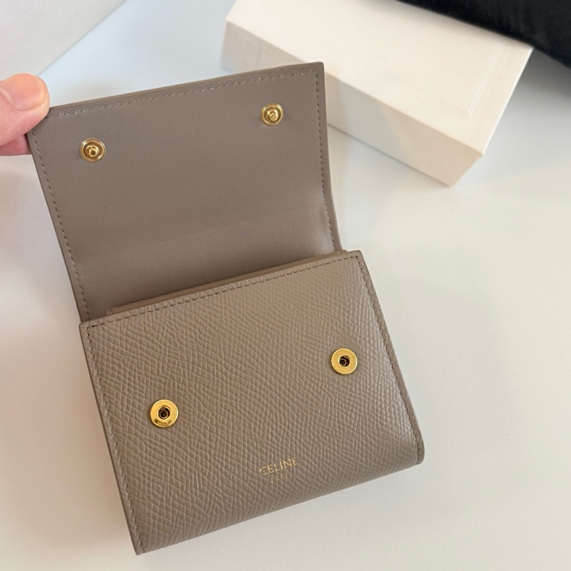 ✔️ Celine 粒面牛皮三折短夾（鵝卵石色）-4
