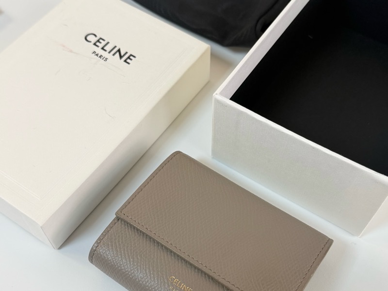 ✔️ Celine 粒面牛皮三折短夾（鵝卵石色）-6