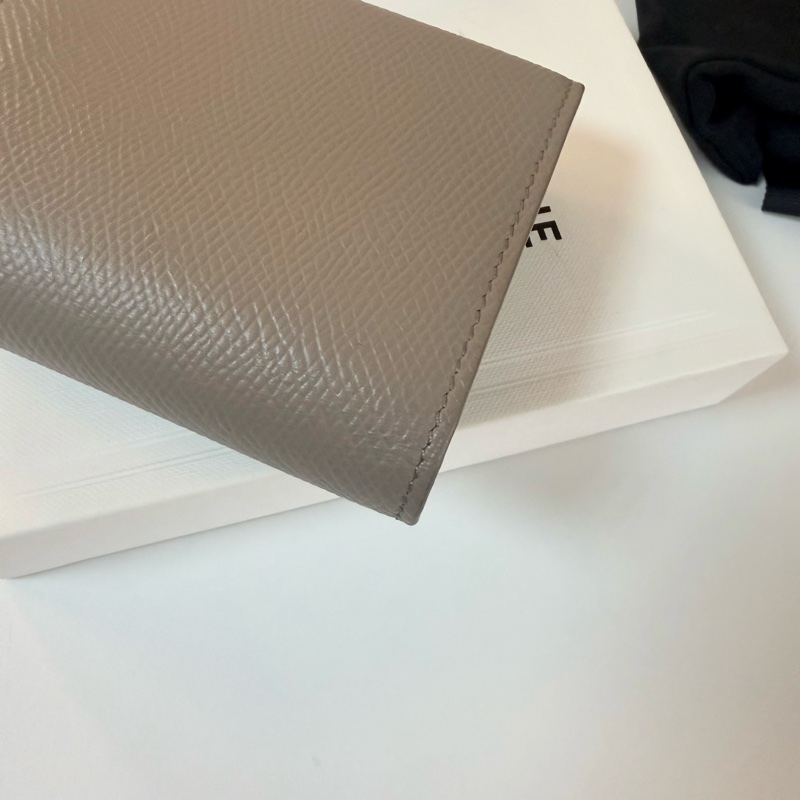 ✔️ Celine 粒面牛皮三折短夾（鵝卵石色）-11