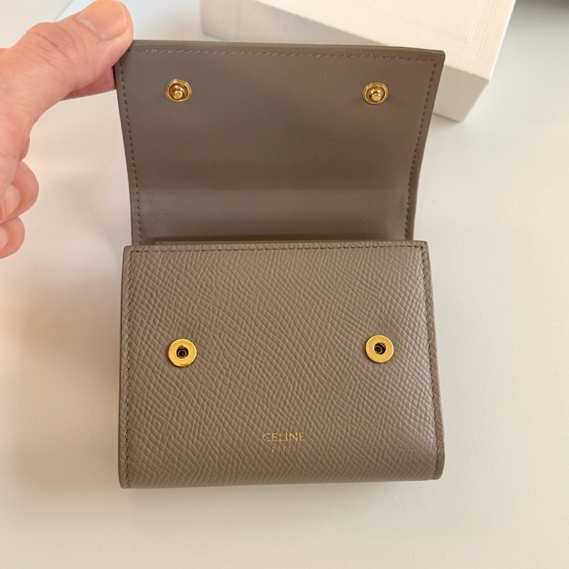✔️ Celine 粒面牛皮三折短夾（鵝卵石色）-16
