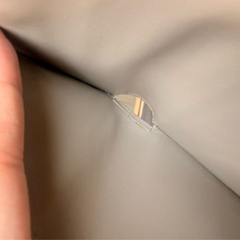 ✔️ Celine 粒面牛皮三折短夾（鵝卵石色）-33