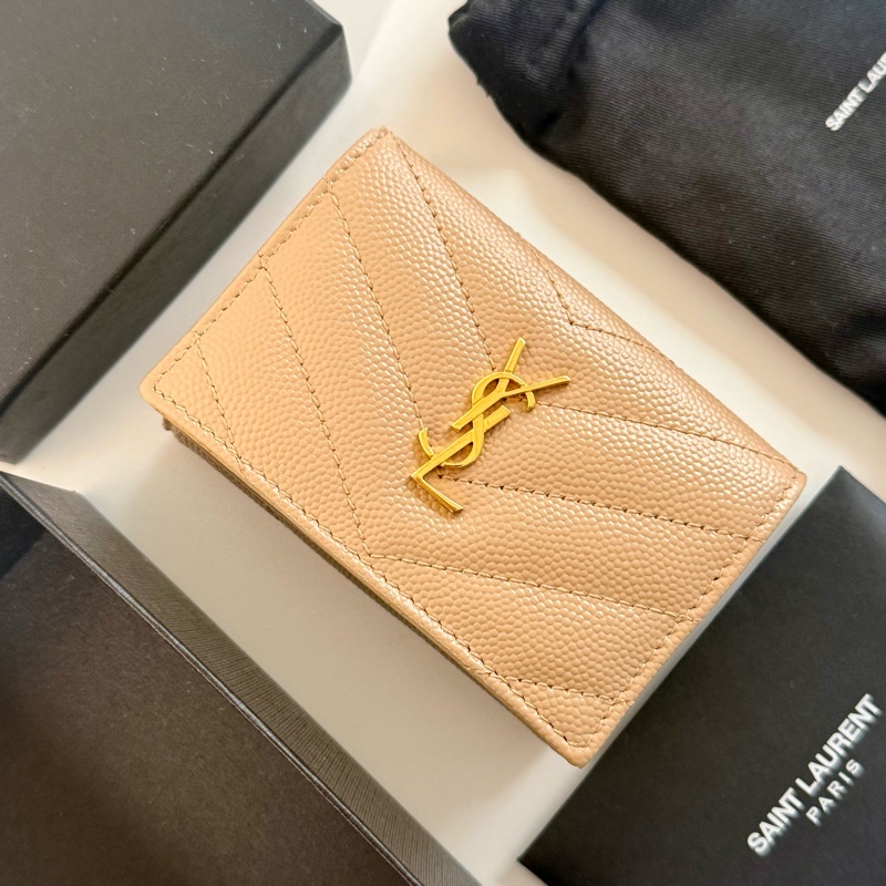 ✔️ Saint Laurent Paris YSL 聖羅蘭 魚子醬牛皮三折短夾(藕粉)-0