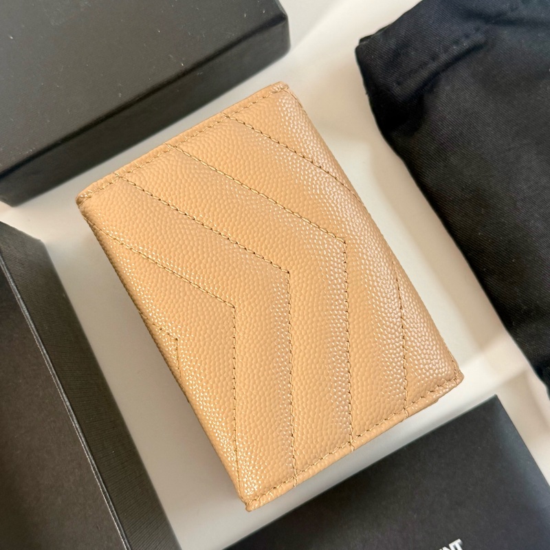 ✔️ Saint Laurent Paris YSL 聖羅蘭 魚子醬牛皮三折短夾(藕粉)-2