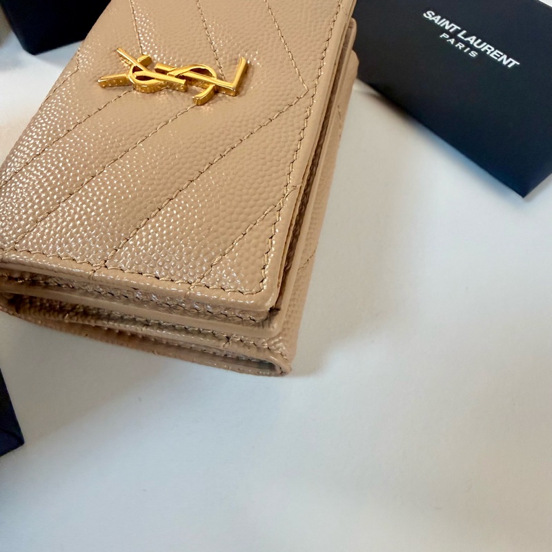✔️ Saint Laurent Paris YSL 聖羅蘭 魚子醬牛皮三折短夾(藕粉)-7