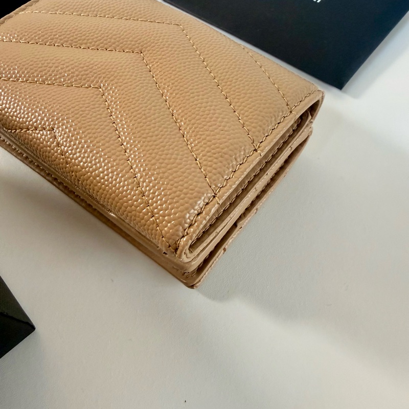 ✔️ Saint Laurent Paris YSL 聖羅蘭 魚子醬牛皮三折短夾(藕粉)-8