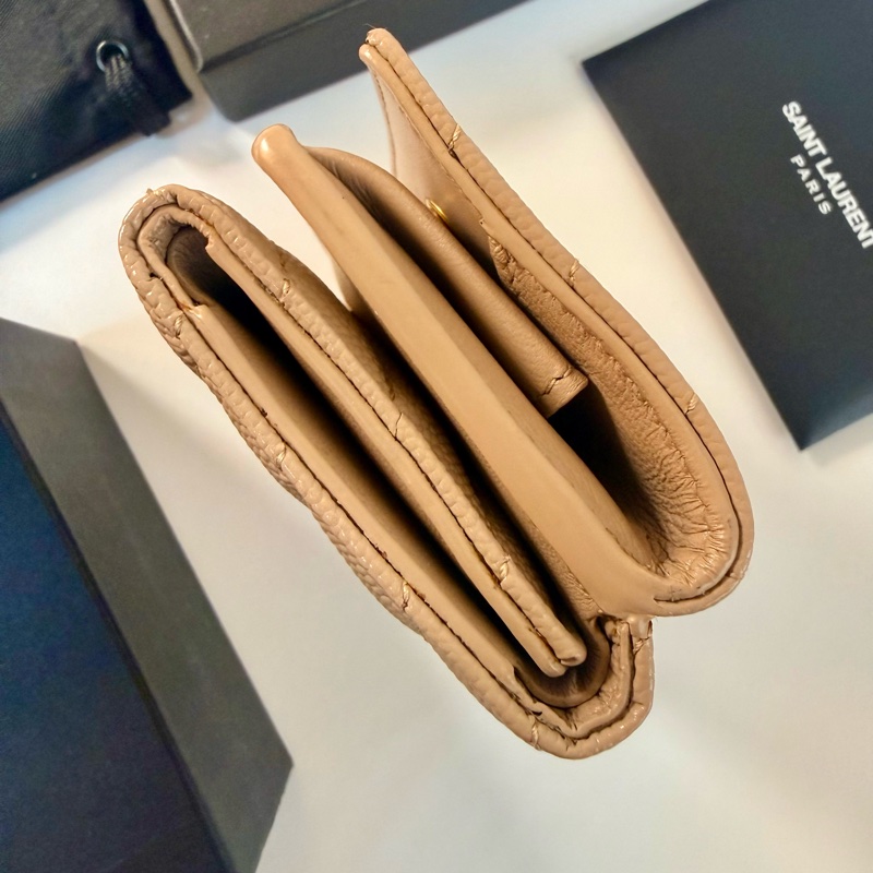 ✔️ Saint Laurent Paris YSL 聖羅蘭 魚子醬牛皮三折短夾(藕粉)-24