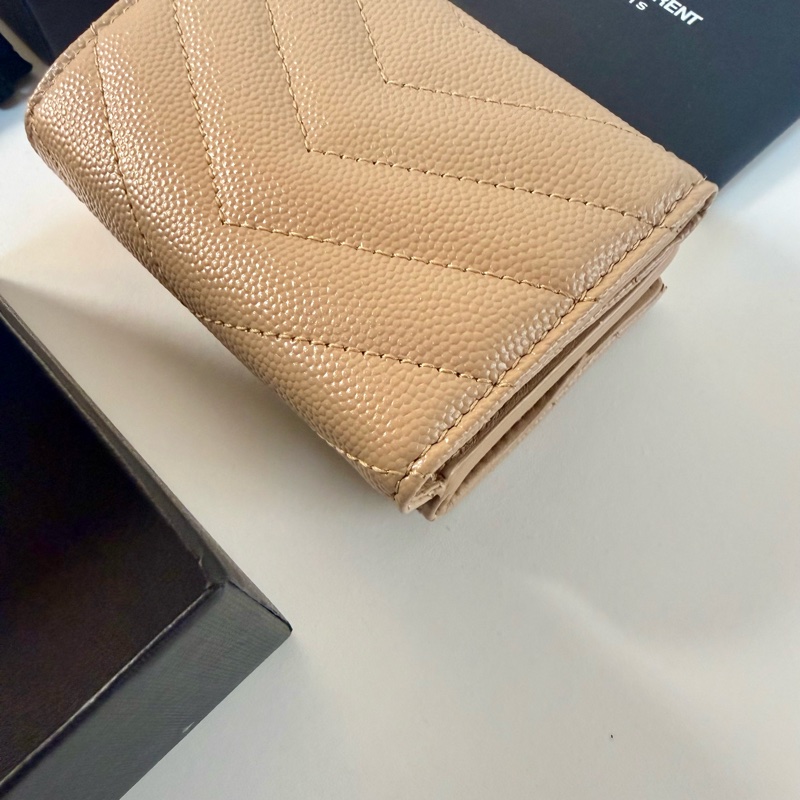✔️ Saint Laurent Paris YSL 聖羅蘭 魚子醬牛皮三折短夾(藕粉)-25
