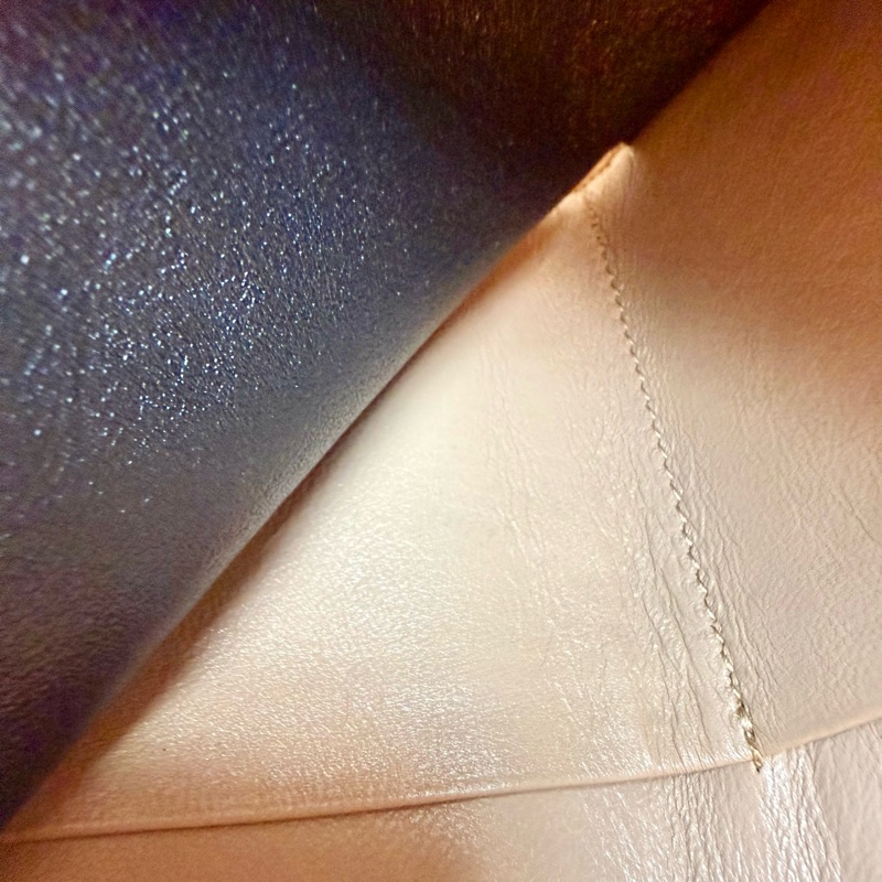 ✔️ Saint Laurent Paris YSL 聖羅蘭 魚子醬牛皮三折短夾(藕粉)-29