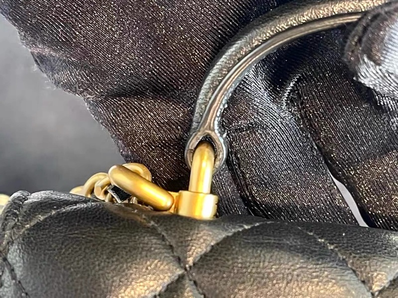 【99%新 ✨ 全網最低價】 31開 Chanel mini woc 21A黑金 手柄 羊皮 單肩斜挎包 王心凌同款-8