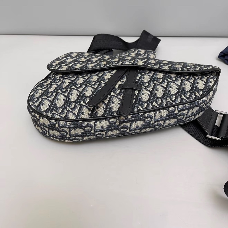 #專櫃12.5萬購入 #近新🉑送禮 #芯片款 Dior saddle馬鞍包 #剛離櫃賠出-7