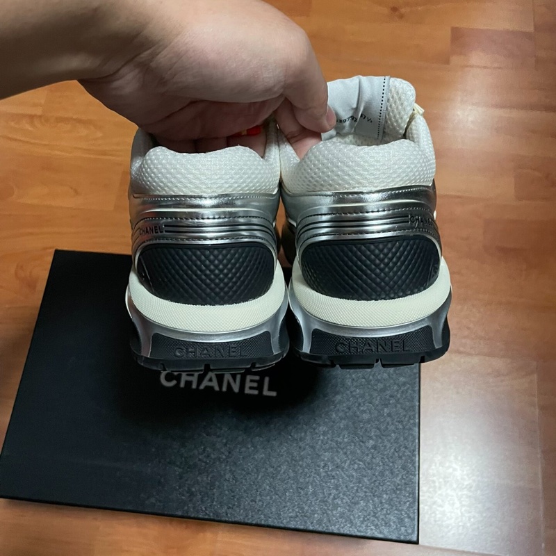 Chanel正品香奈兒銀角大王 白銀色雙C徽標運動休閒鞋37.5碼-4