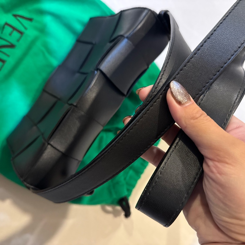 Bottega Veneta經典黑色款-1