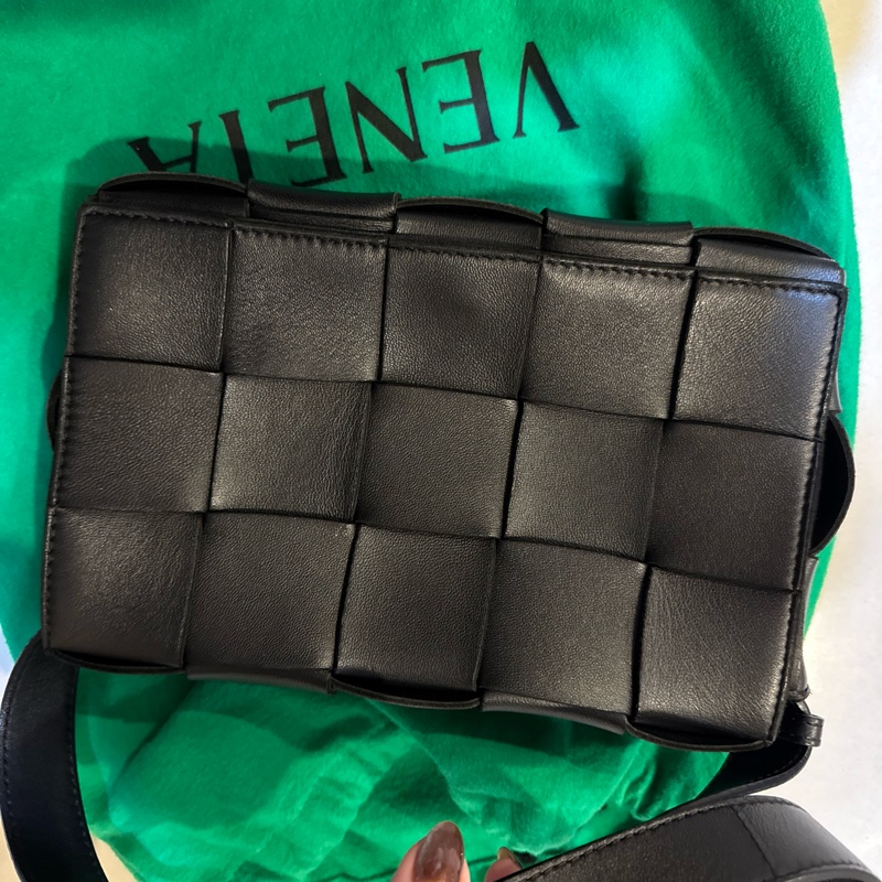 Bottega Veneta經典黑色款-2