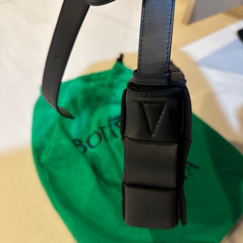 Bottega Veneta經典黑色款-3