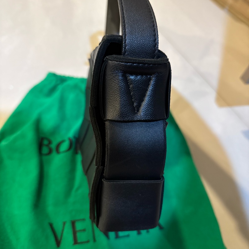 Bottega Veneta經典黑色款-4