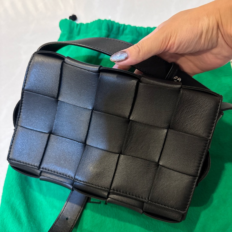 Bottega Veneta經典黑色款-5