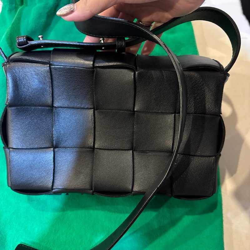 Bottega Veneta經典黑色款-6