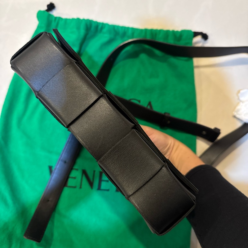 Bottega Veneta經典黑色款-7