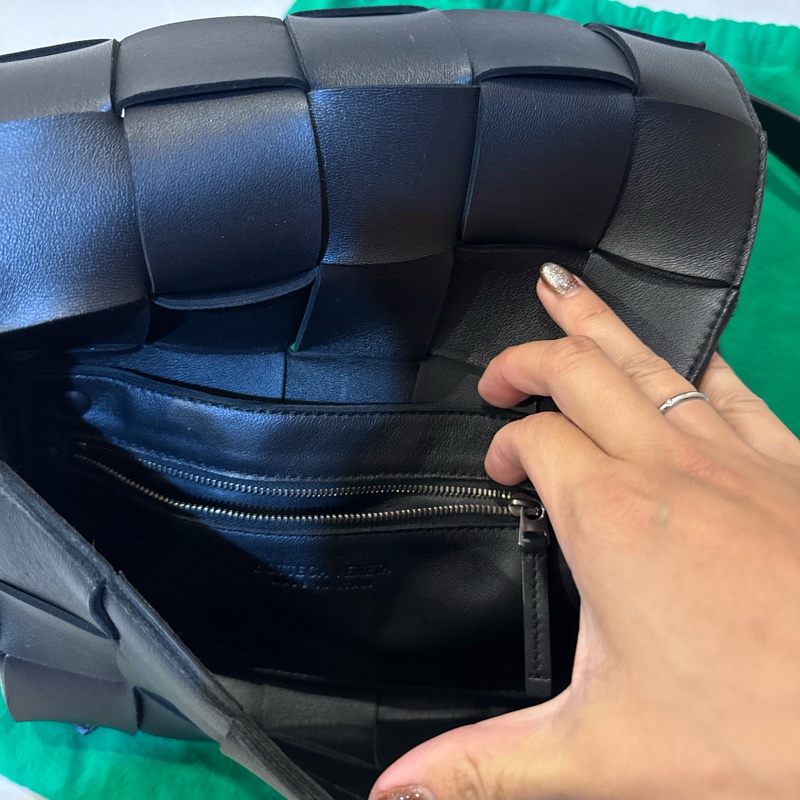 Bottega Veneta經典黑色款-8