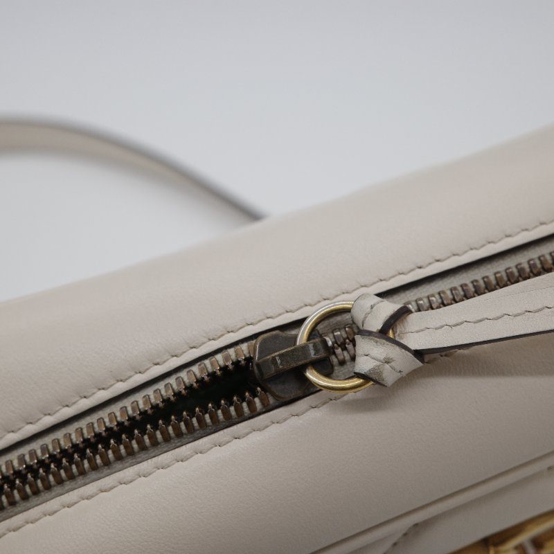 Gucci 古馳 GG Marmont 白色 金鍊 牛皮 斜背包 鍊條包 相機包-11