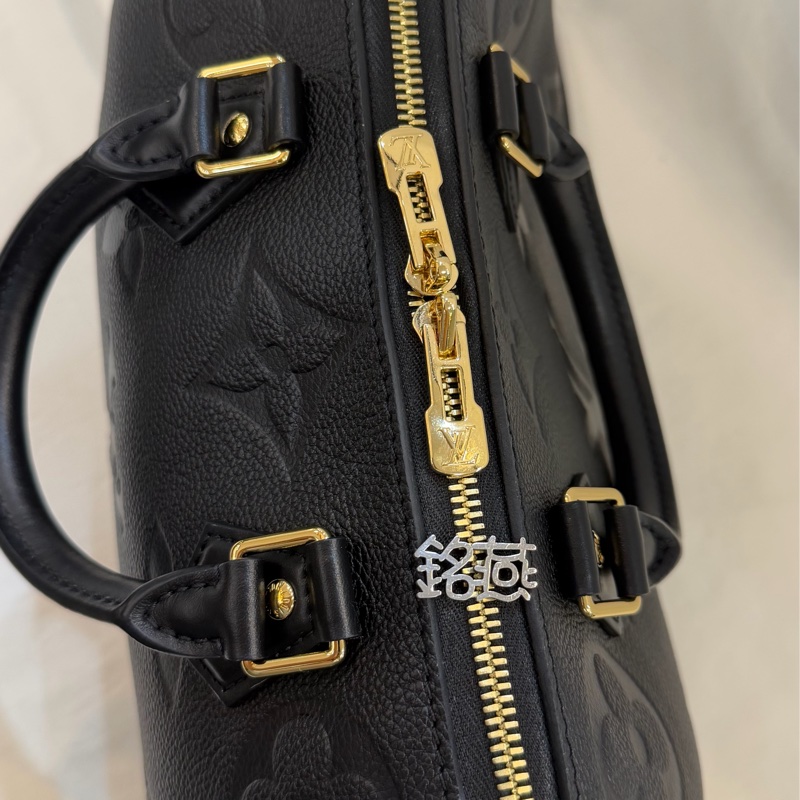 Lv 經典款 M58951 SPEEDY Bondouliere25 黑色 皮革 壓紋波士頓-25