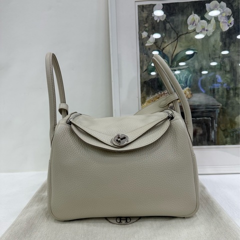 Hermes愛馬仕Lindy26，冰河白銀扣，tc皮，C刻，包型硬挺，皮面內裡乾淨~