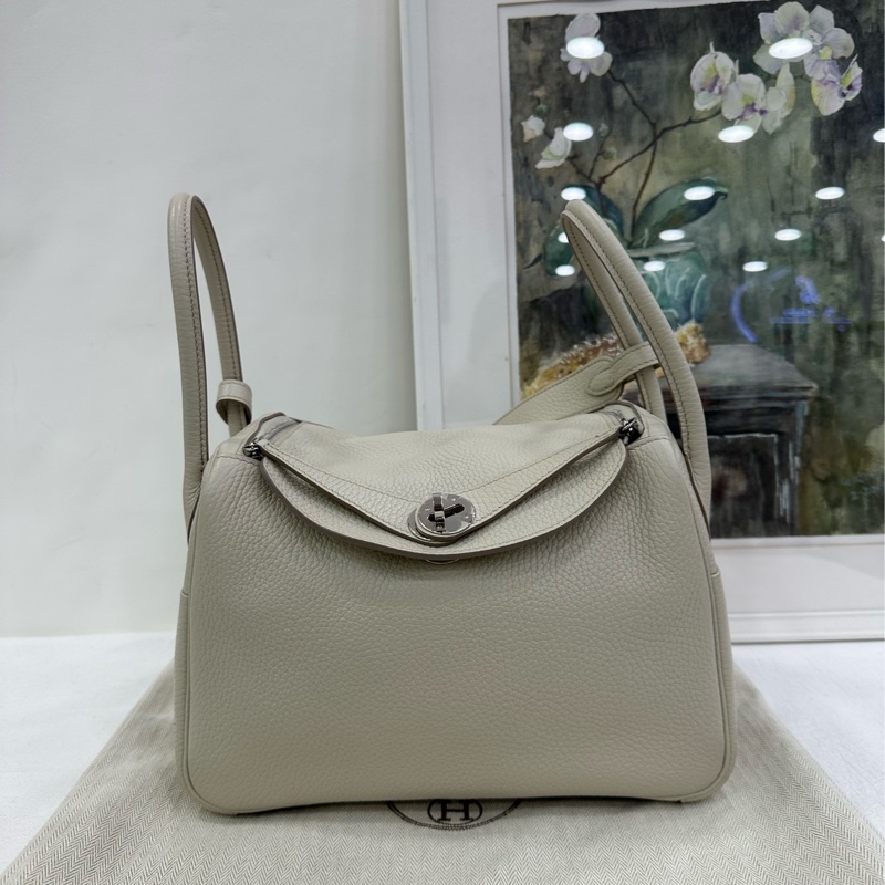 Hermes愛馬仕Lindy26,冰河白銀扣,tc皮,C刻,包型硬挺,皮面內裡乾淨~-0