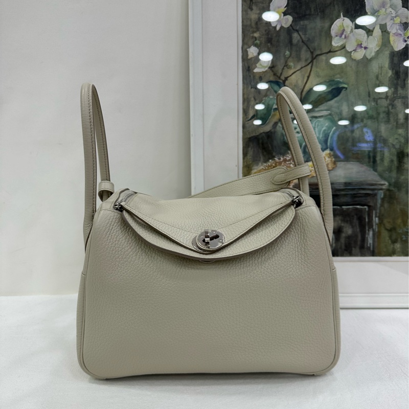 Hermes愛馬仕Lindy26,冰河白銀扣,tc皮,C刻,包型硬挺,皮面內裡乾淨~-1