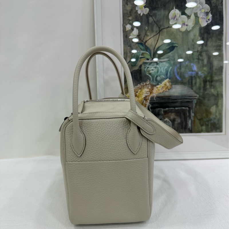 Hermes愛馬仕Lindy26,冰河白銀扣,tc皮,C刻,包型硬挺,皮面內裡乾淨~-4