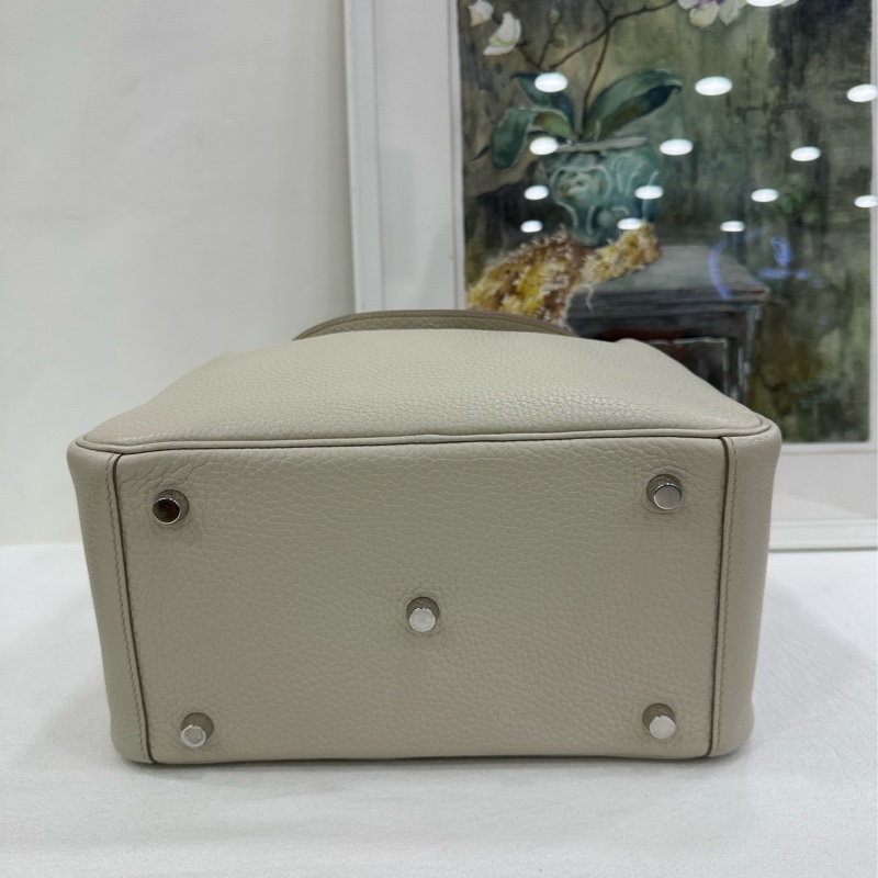 Hermes愛馬仕Lindy26,冰河白銀扣,tc皮,C刻,包型硬挺,皮面內裡乾淨~-5