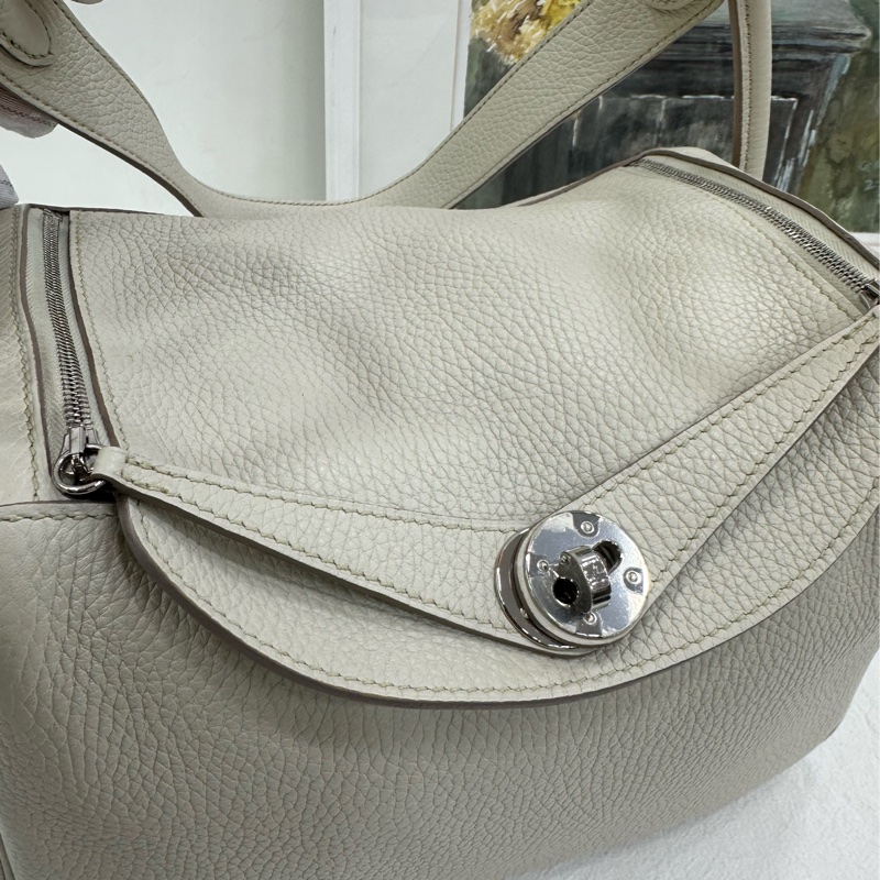 Hermes愛馬仕Lindy26,冰河白銀扣,tc皮,C刻,包型硬挺,皮面內裡乾淨~-7