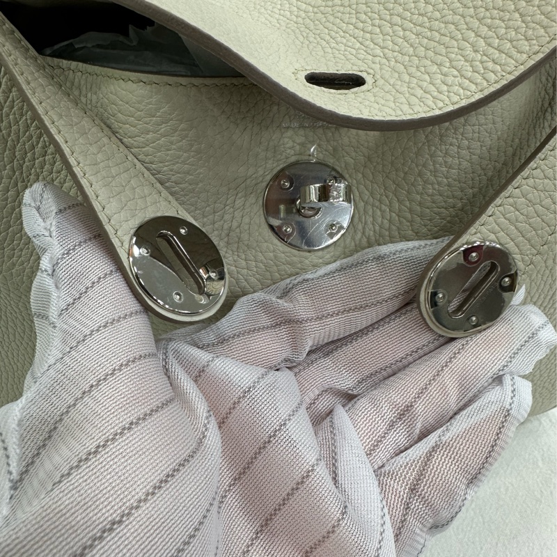 Hermes愛馬仕Lindy26,冰河白銀扣,tc皮,C刻,包型硬挺,皮面內裡乾淨~-8