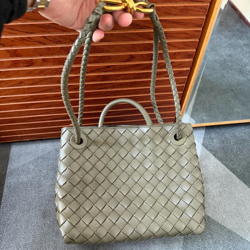 Bv編織羊皮 Small Andiamo 肩背包-1